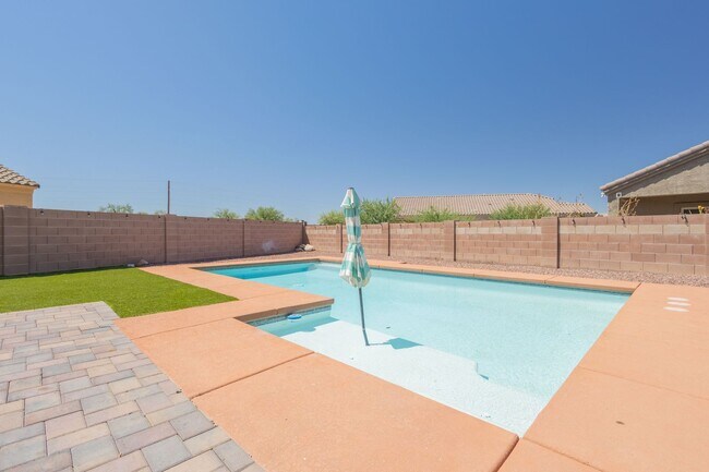 Building Photo - SHOWING SATURDAY 04/25 @ NOON. MUST TEXT AGENT!