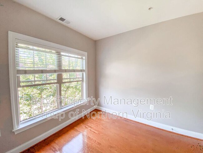 Building Photo - 4336 N Henderson Rd