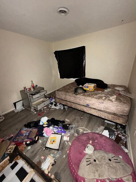 Building Photo - 2 E Adams Dr