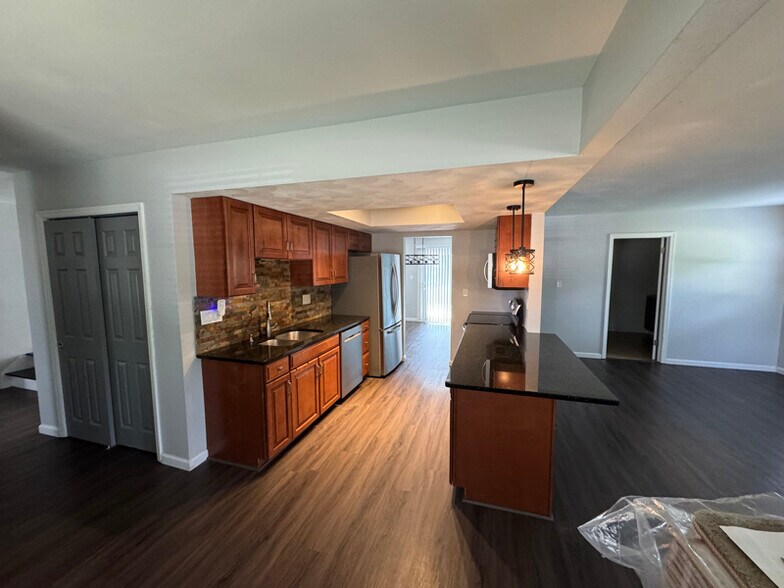 Building Photo - 4459 E Helenwood Dr