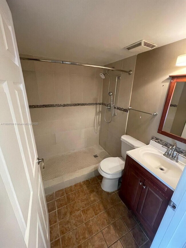 Building Photo - 2309 San Remo Cir