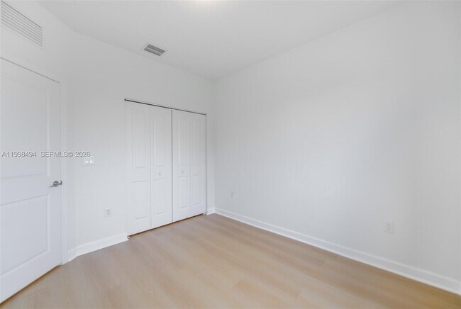 Building Photo - 640 NE 207th St