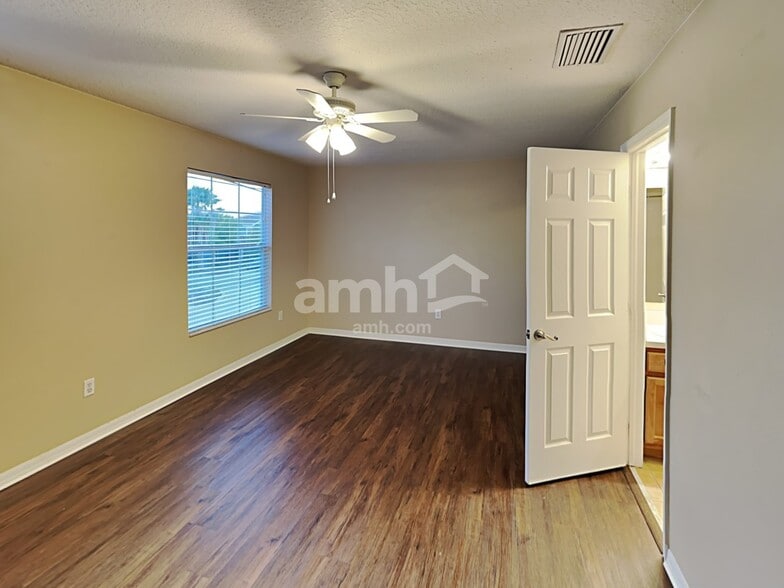 Building Photo - 7538 Dragon Fly Loop