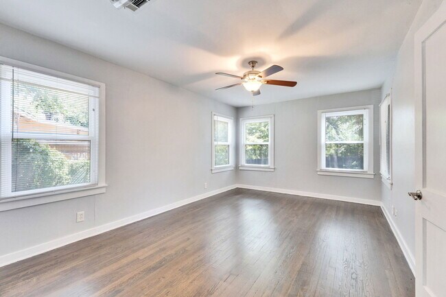 Building Photo - 1201 W 40th St