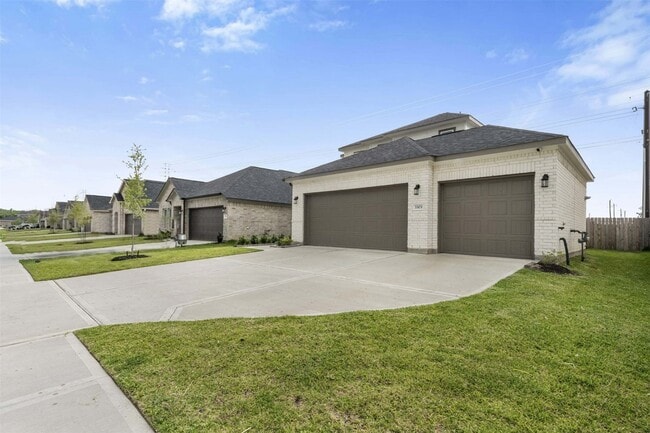 Building Photo - 3303 Falling Brk Dr