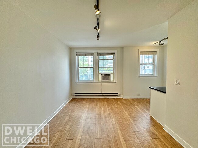 Building Photo - 511 W Belmont Ave