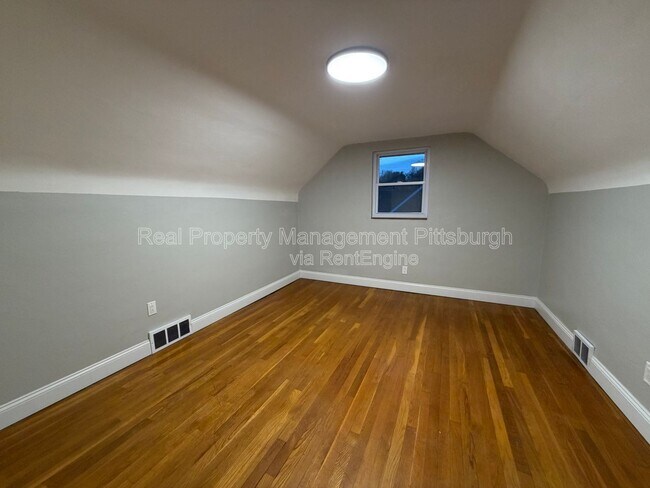 Building Photo - 1053 Edward Dr