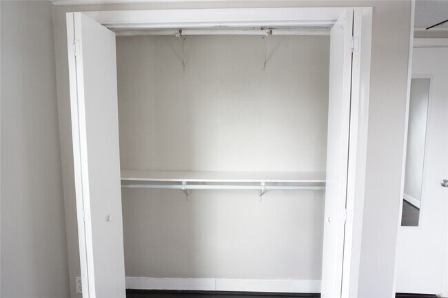 Building Photo - 1906 Ridgewood St