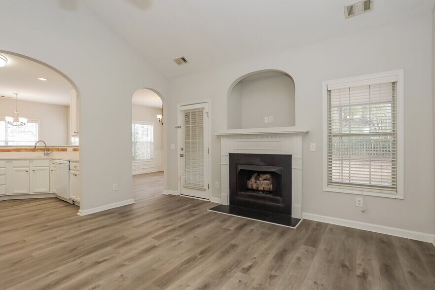 Building Photo - 2650 Neighborhood Walk