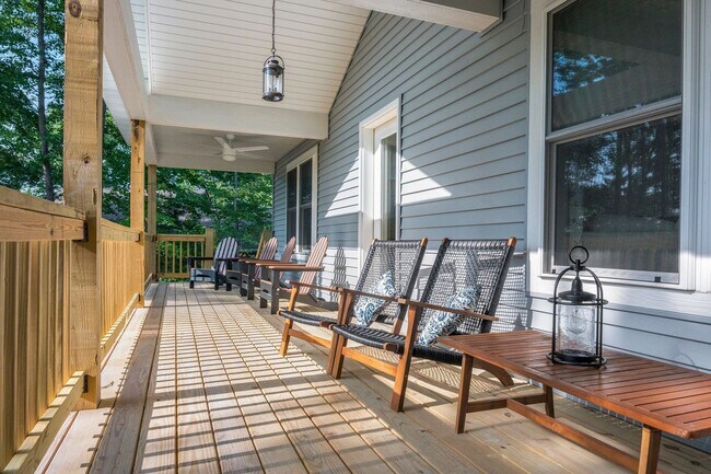 Building Photo - Tranquil Waters - Furnished Monthly Rental