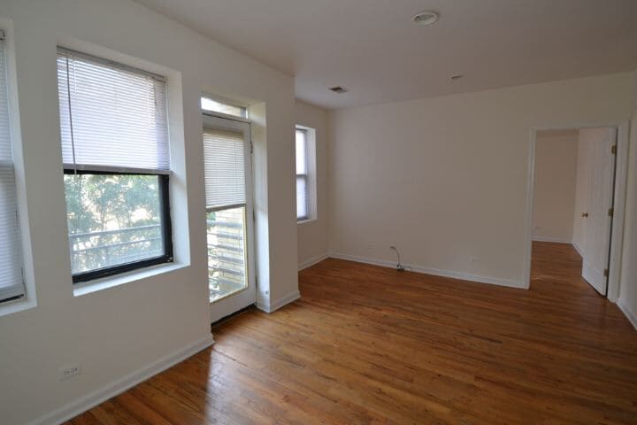 Building Photo - 922 W Dakin St