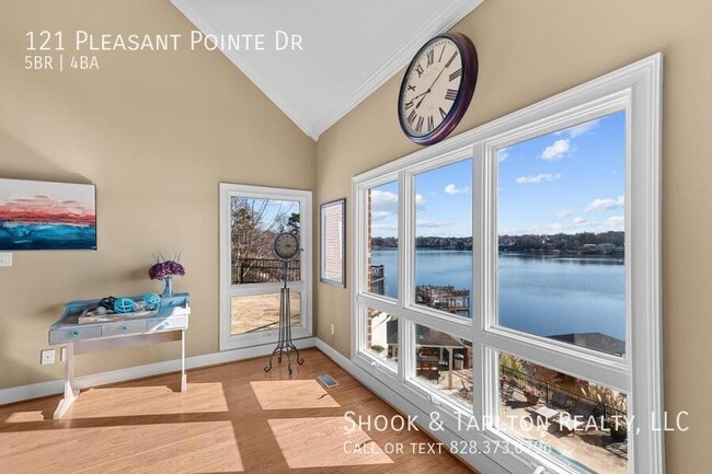 Building Photo - 121 Pleasant Point Dr