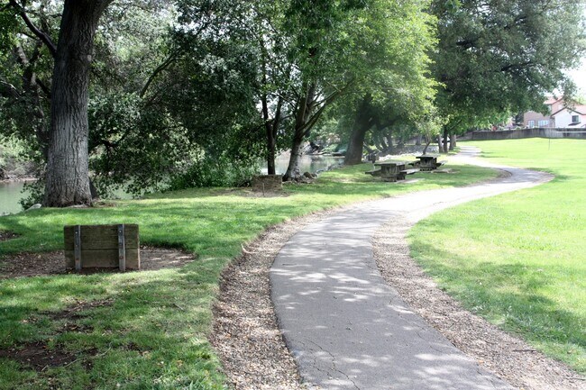 Building Photo - 1042 Awani Dr