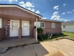 Building Photo - $795 - 2 bedroom / 1 bathroom - Newly remo...