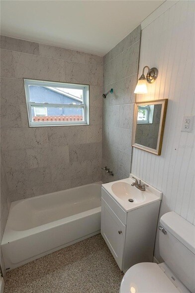 Building Photo - 21043 Bersell Ave