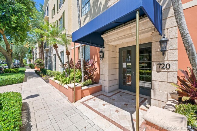 Building Photo - 720 S Sapodilla Ave