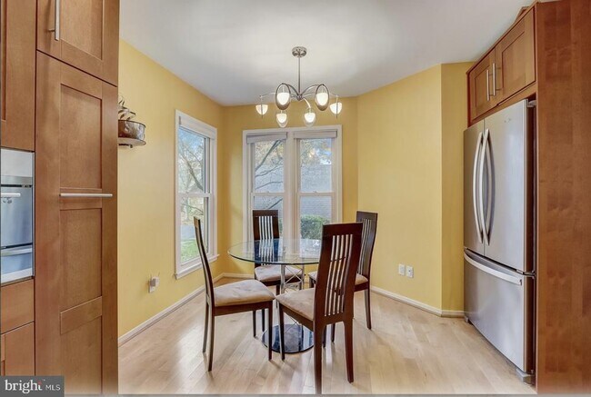 Building Photo - 909 Winchester Ct