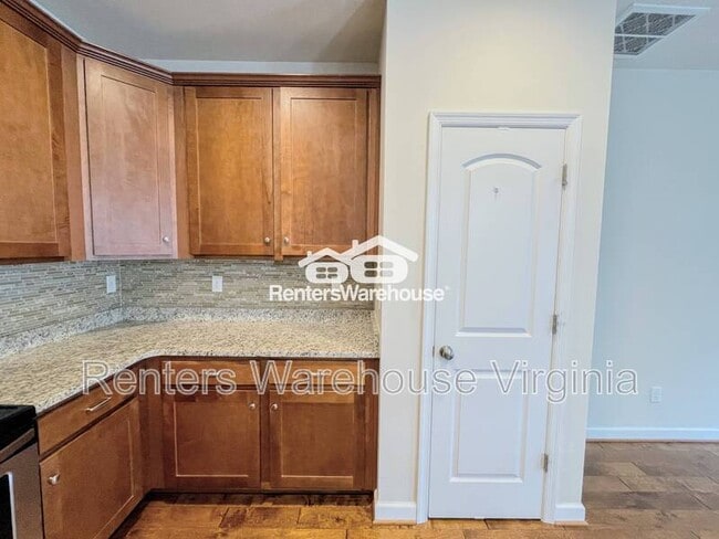 Building Photo - 1128 Winsford Ln