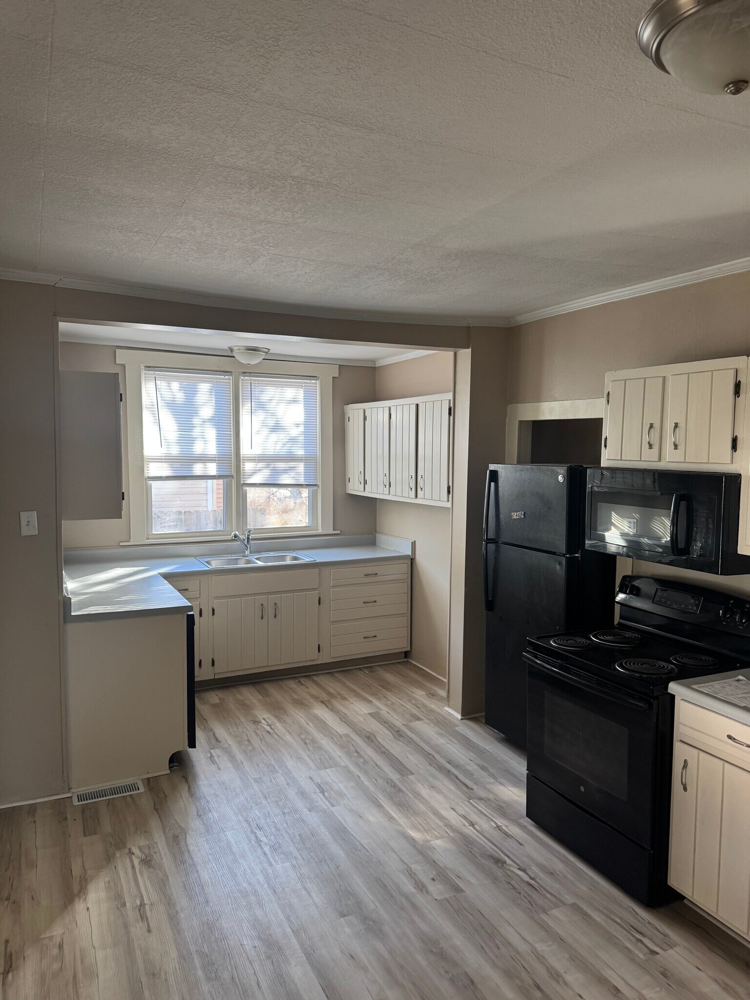 Building Photo - 1832 Franklin Ave