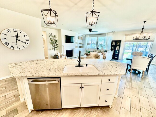 Building Photo - North Clovis 3/3 with Bonus Room and Pool
