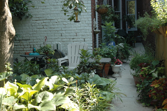 Private Garden - 1617 W Grace St