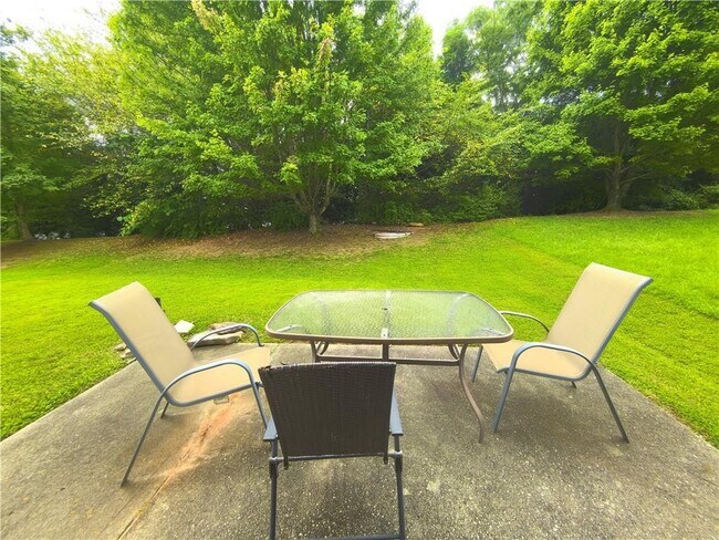 Building Photo - 3362 Briaroak Dr