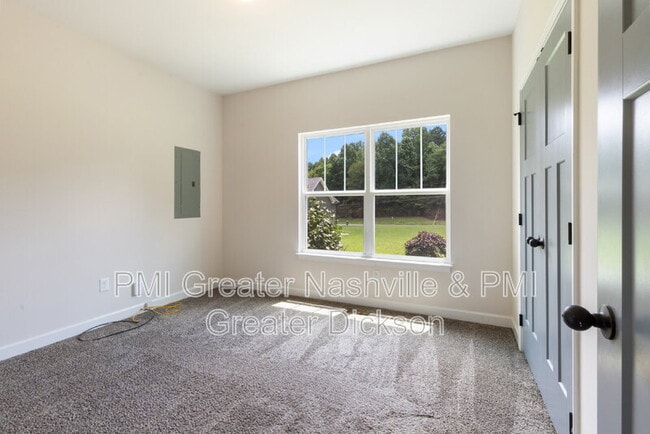 Building Photo - 130 Old Pond Ln