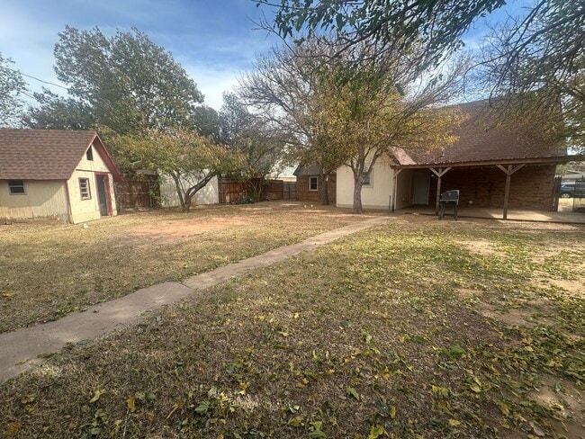 Building Photo - 8314 Hartford Ave