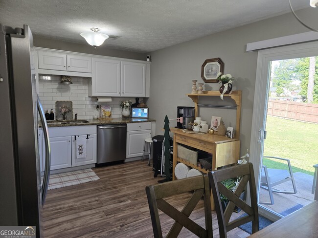 Building Photo - 10 Silverwood Dr