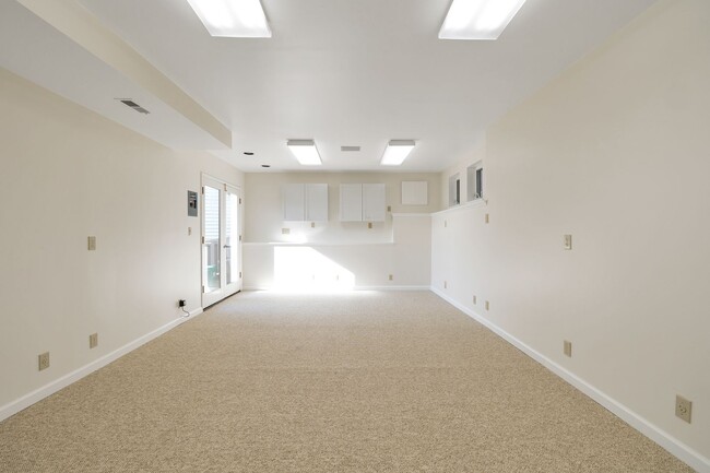 Building Photo - CLICK "REQUEST A TOUR" NOW!