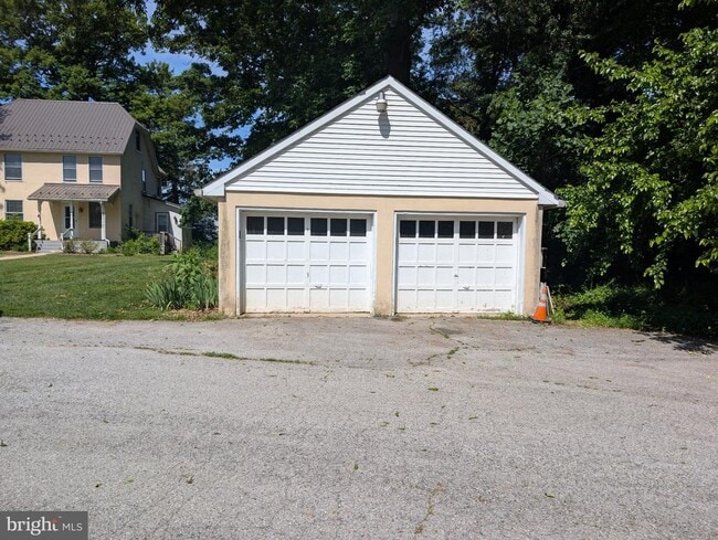 Building Photo - 121 E Friendship Church Rd