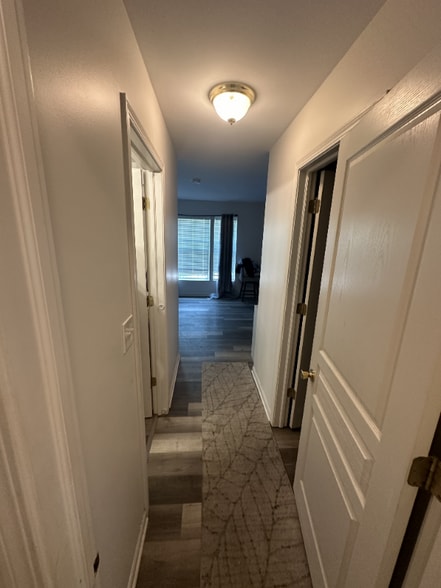 Building Photo - 1527 Yellowstone Dr