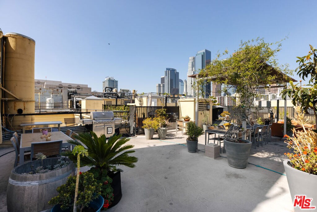 Building Photo - 108 W 2nd St