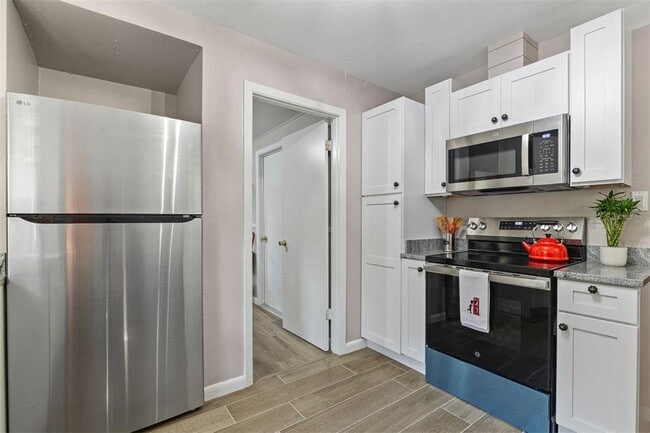 Building Photo - 4721 SW 47th Wy