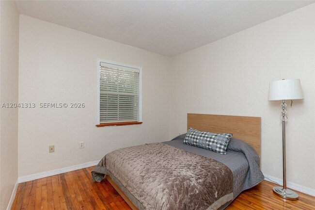 Building Photo - 5760 SW 51st St