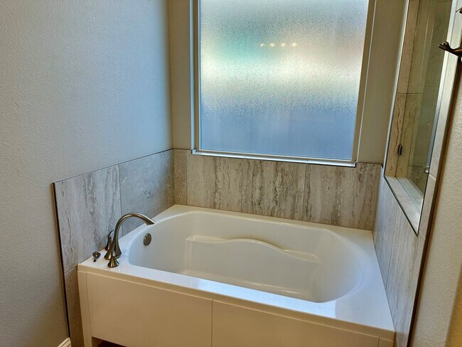 Building Photo - 8618 Alnwick Dr