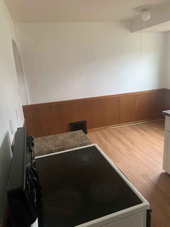 Building Photo - 131 Forest-Park Dr