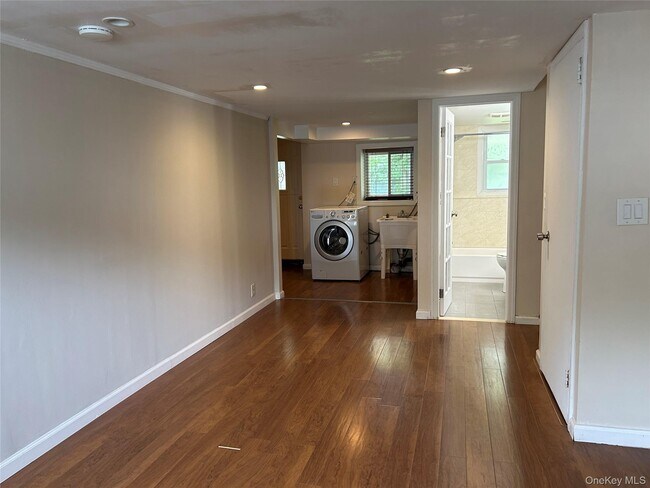 Building Photo - 33 Ava Dr