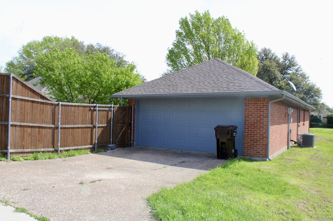 Building Photo - 3009 Osceola Dr