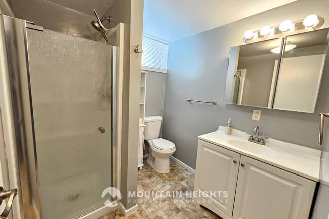 Building Photo - 9889 S Poppy Ln