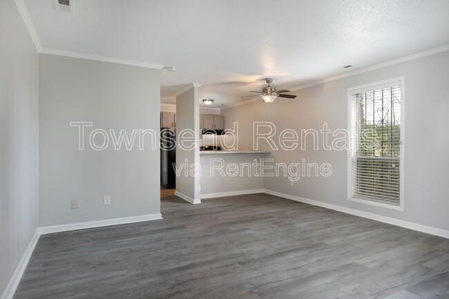 Building Photo - 5858 Century Oaks Dr