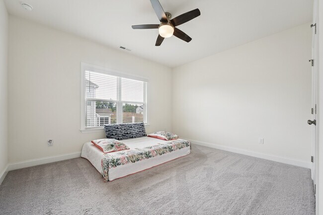 Building Photo - 200 Cloud Berry Ln