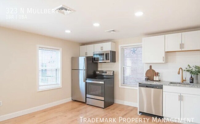 Building Photo - 323 N Mulberry St