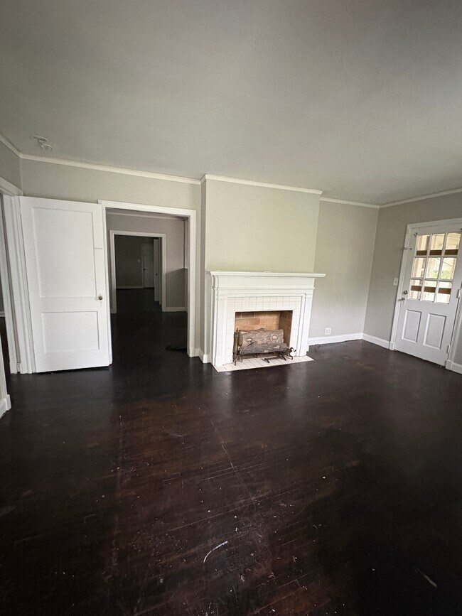 Building Photo - 18 Oak Forest Dr