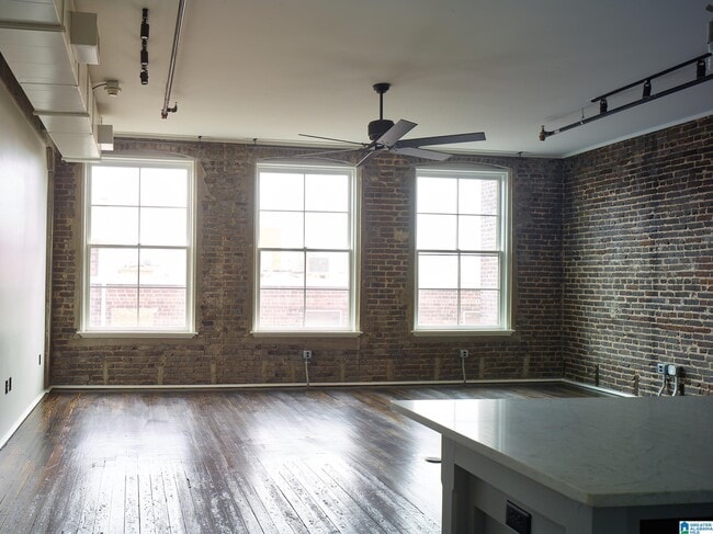 Building Photo - 2227 2nd Ave N