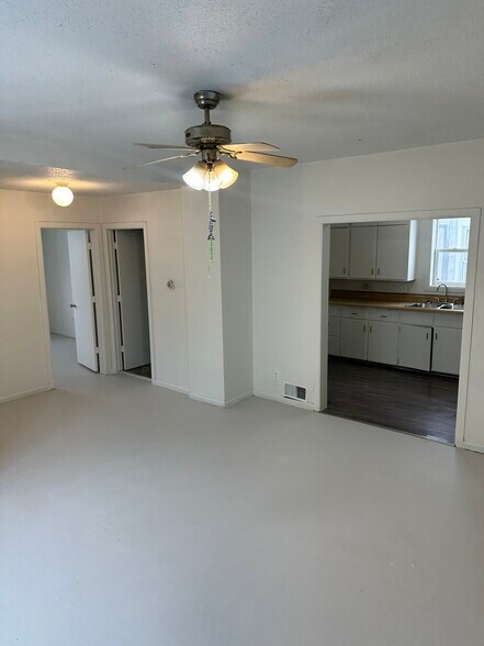 Building Photo - 730 Thomas Ave