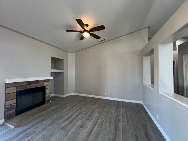 Building Photo - 9083 Powell Ave