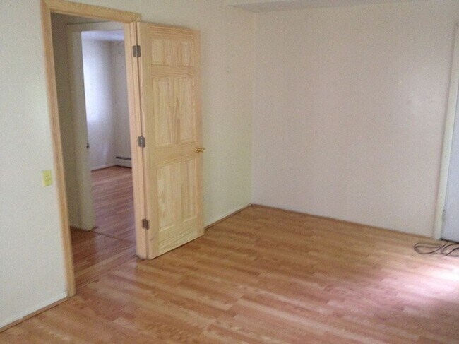 Building Photo - 205 Main St