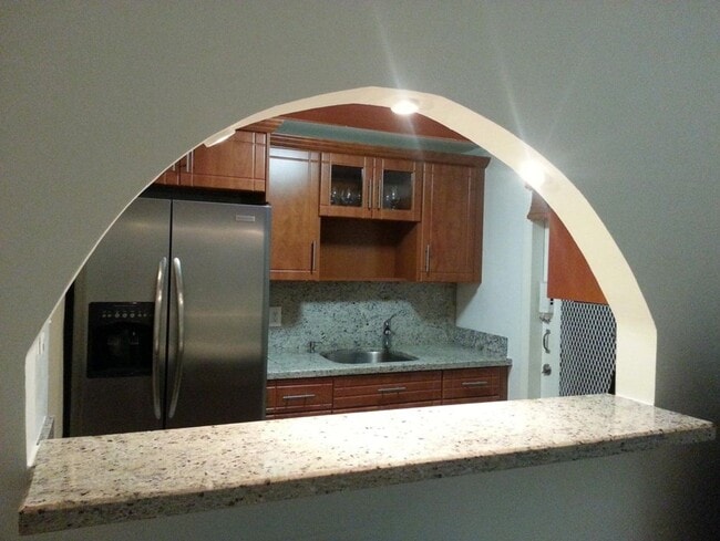 Building Photo - 1725 James Ave