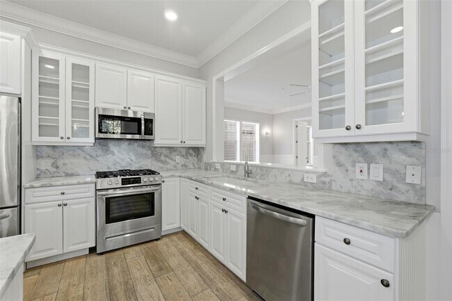 Building Photo - 815 Lake Evalyn Dr